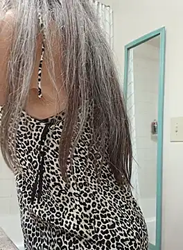 EvaRobinson online show from 13, 10, 2025