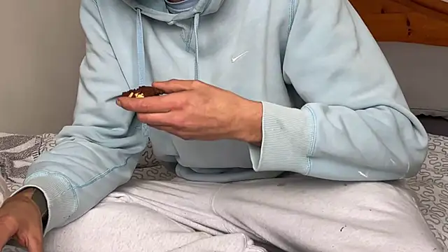 Snapshot of ThatGuyNextDoor1992 chatting on 5, 10, 2025 ThatGuyNextDoor1992 online show from 5, 10, 2025