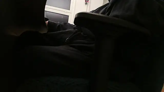 Snapshot of chubbysmallcock@xh chatting on 22, 11, 2025 chubbysmallcockxh online show from 22, 11, 2025