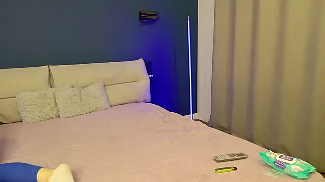 Mila Anders online show from 9, 9, 2025