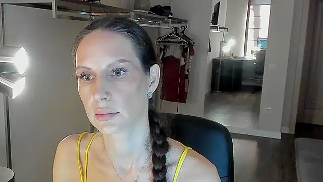 Mila Anders online show from 20, 4, 2026