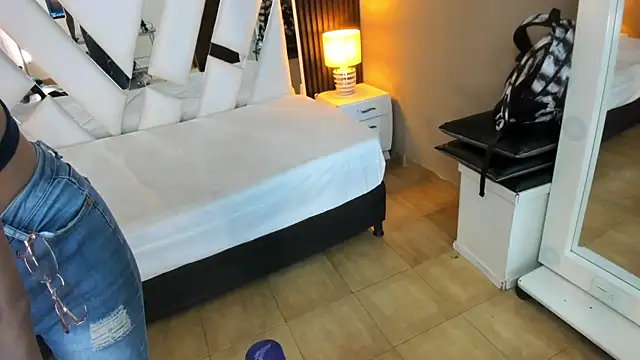 Linda4Petite online show from 15, 12, 2025