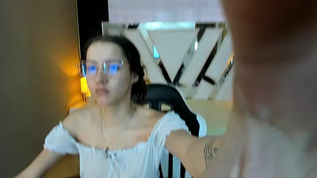 Linda4Petite online show from 10, 1, 2026