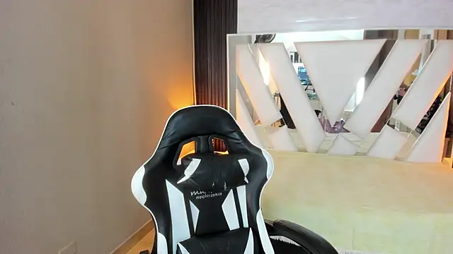 Linda4Petite online show from 5, 4, 2026