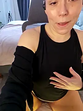 Snapshot of Ellie-L-Elizabeth chatting on 6, 3, 2025 Ellie-L-Elizabeth online show from 6, 3, 2025