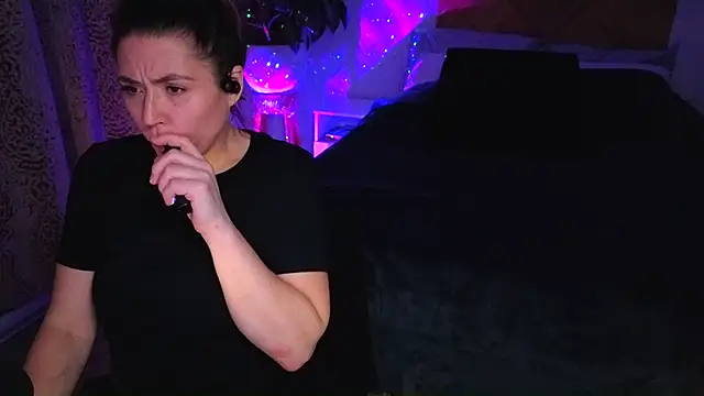 Ellie-L-Elizabeth online show from 6, 1, 2026