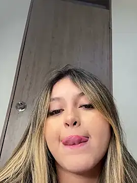 lunablossom  online show from 28, 1, 2025