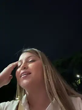 lunablossom  online show from 17, 3, 2025