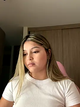 lunablossom  online show from 7, 1, 2026