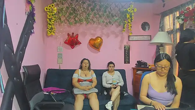 Snapshot of lesbiancuple chatting on 25, 3, 2026 lesbiancuple online show from 25, 3, 2026