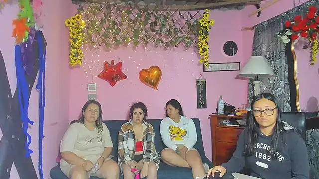 Snapshot of lesbiancuple chatting on 28, 3, 2026 lesbiancuple online show from 28, 3, 2026