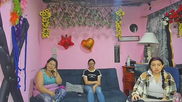 Snapshot of lesbiancuple chatting on 30, 3, 2026 lesbiancuple online show from 30, 3, 2026