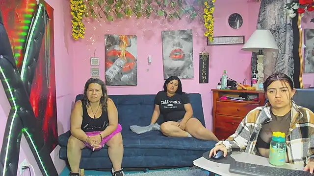 Snapshot of lesbiancuple chatting on 9, 4, 2026 lesbiancuple online show from 9, 4, 2026