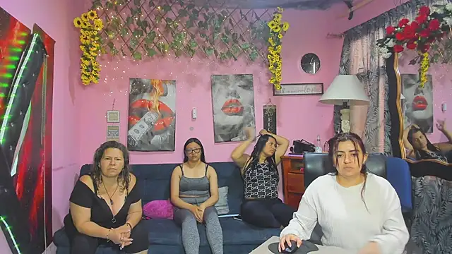 Snapshot of lesbiancuple chatting on 13, 4, 2026 lesbiancuple online show from 13, 4, 2026