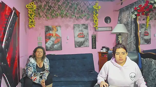 Snapshot of lesbiancuple chatting on 16, 4, 2026 lesbiancuple online show from 16, 4, 2026