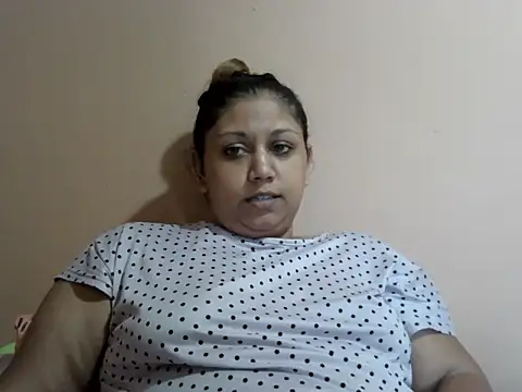 Snapshot of bellachow10 chatting on 11, 11, 2025 bellachow10 online show from 11, 11, 2025