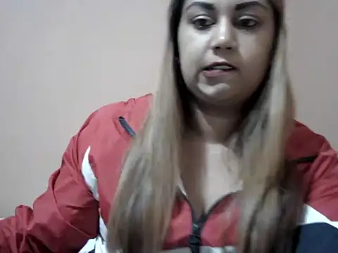 Snapshot of bellachow10 chatting on 13, 12, 2025 bellachow10 online show from 13, 12, 2025