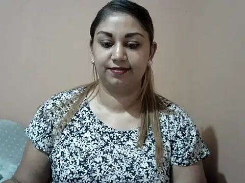 Snapshot of bellachow10 chatting on 16, 12, 2025 bellachow10 online show from 16, 12, 2025