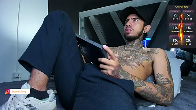 Snapshot of Evans_Osler chatting on 16, 11, 2025 Evans Osler online show from 16, 11, 2025