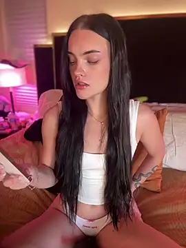 Snapshot of KarissaChantelle chatting on 20, 6, 2026 KarissaChantelle online show from 20, 6, 2026