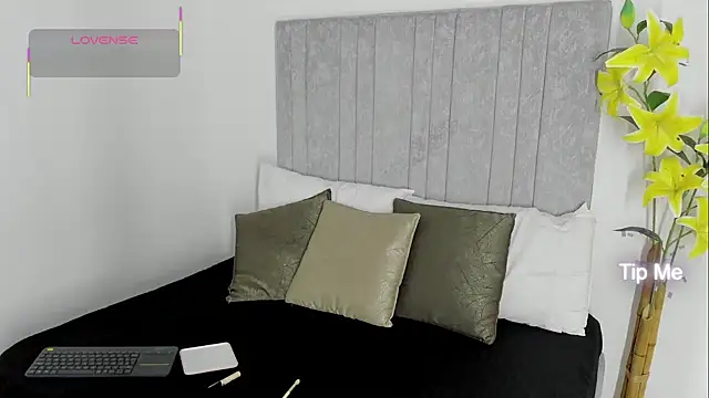 EmilySumer online show from 10, 9, 2025