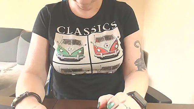 Snapshot of Diablica41 chatting on 4, 10, 2025 Diablica41 online show from 4, 10, 2025