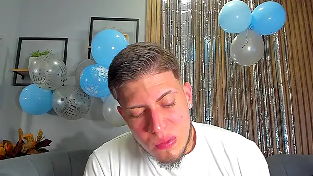 Snapshot of SebastianMaximoff chatting on 17, 12, 2025 SebastianMaximoff online show from 17, 12, 2025