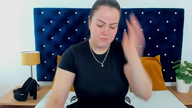 Snapshot of EvaLick chatting on 13, 11, 2025 EvaLick online show from 13, 11, 2025