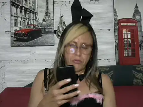 divahot08 online show from 11, 1, 2025