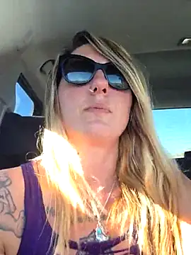 SheIsSomething online show from 17, 4, 2026