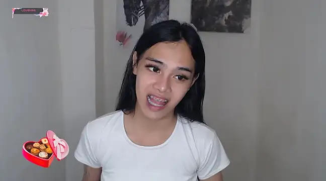 Snapshot of shecutie69 chatting on 18, 12, 2024 shecutie69 online show from 18, 12, 2024