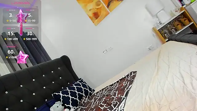 Snapshot of Divine___Eloeura chatting on 25, 2, 2025 Divine   Eloeura online show from 25, 2, 2025