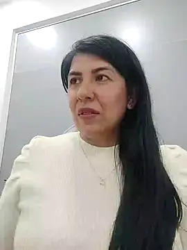 aisha latina online show from 24, 1, 2025