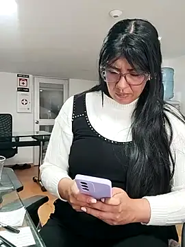 aisha latina online show from 10, 3, 2026