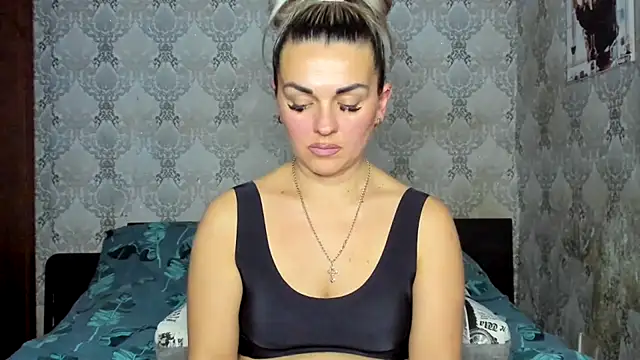 NicoletMoore online show from 17, 12, 2025