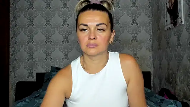 NicoletMoore online show from 22, 7, 2026