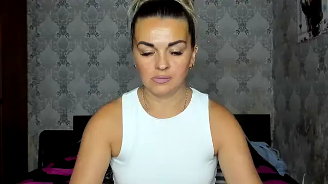 NicoletMoore online show from 30, 7, 2026