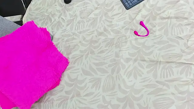 Snapshot of MiaCelestte chatting on 2, 2, 2025 MiaCelestte online show from 2, 2, 2025