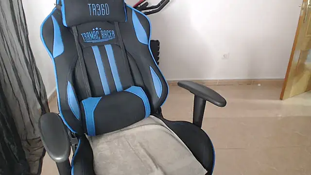 Snapshot of LARACRUZ30 chatting on 15, 2, 2026 LARACRUZ30 online show from 15, 2, 2026