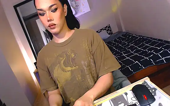 Snapshot of Ur_temptress_sam chatting on 5, 3, 2025 Ur temptress sam online show from 5, 3, 2025