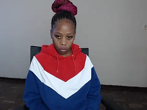 QUEENMANDYY online show from 28, 7, 2026