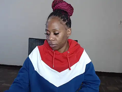 QUEENMANDYY online show from 28, 7, 2026