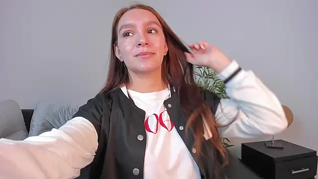 miataylorr1 online show from 26, 2, 2025