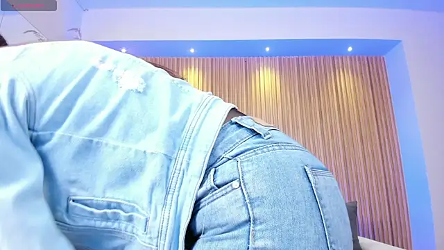 miataylorr1 online show from 10, 3, 2025