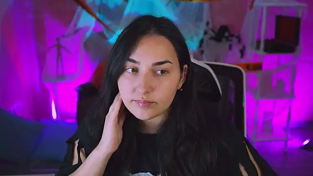 Snapshot of CeceliaJohnson chatting on 4, 11, 2025 CeceliaJohnson online show from 4, 11, 2025