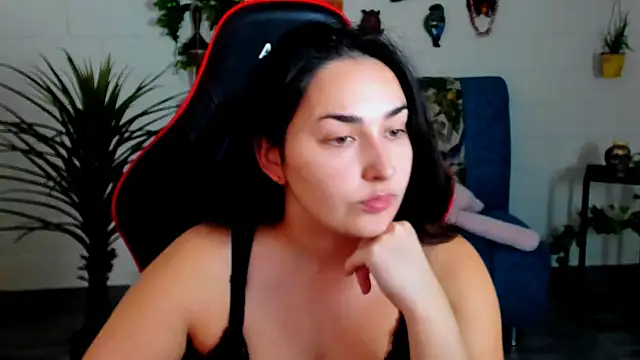 Snapshot of CeceliaJohnson chatting on 13, 11, 2025 CeceliaJohnson online show from 13, 11, 2025