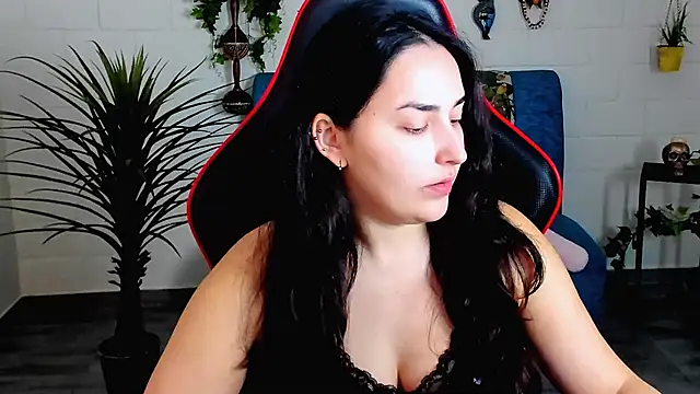 Snapshot of CeceliaJohnson chatting on 14, 11, 2025 CeceliaJohnson online show from 14, 11, 2025