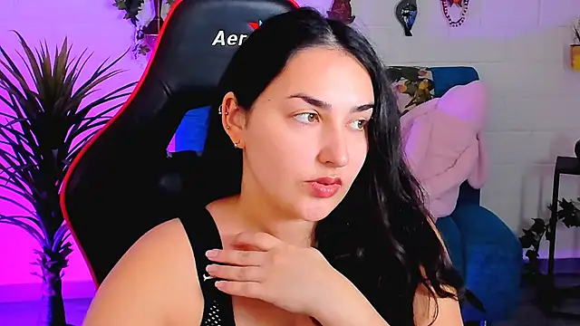 Snapshot of CeceliaJohnson chatting on 26, 11, 2025 CeceliaJohnson online show from 26, 11, 2025