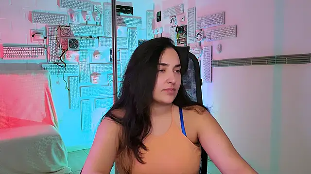 Snapshot of CeceliaJohnson chatting on 28, 11, 2025 CeceliaJohnson online show from 28, 11, 2025