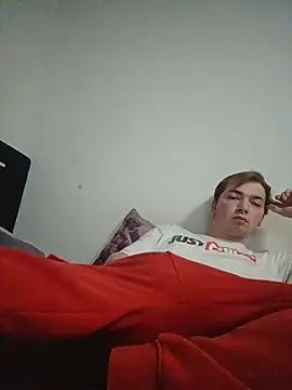 Snapshot of BigJuicy18cm chatting on 15, 12, 2025 BigJuicy18cm online show from 15, 12, 2025